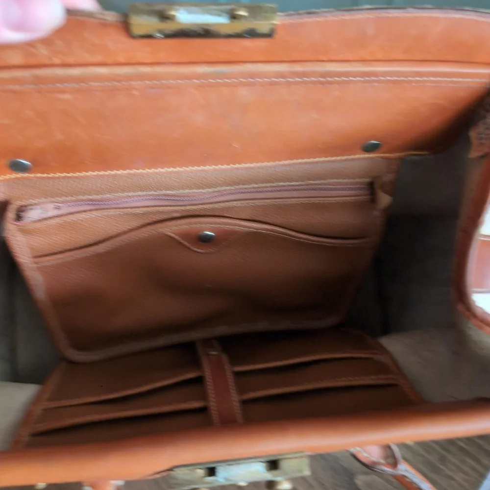 Dooney & Bourke Doctor Bag Purse Bone Cream All Weather Leather Satchel Vintage